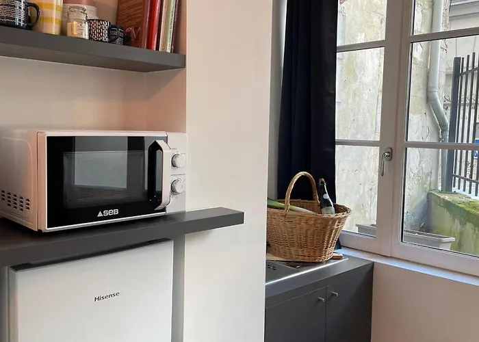 La Petite Jeannette Apartment *